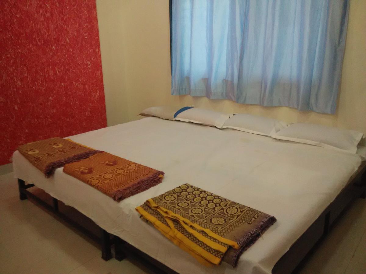 Hotel Shri Krishna Shirdi Buitenkant foto