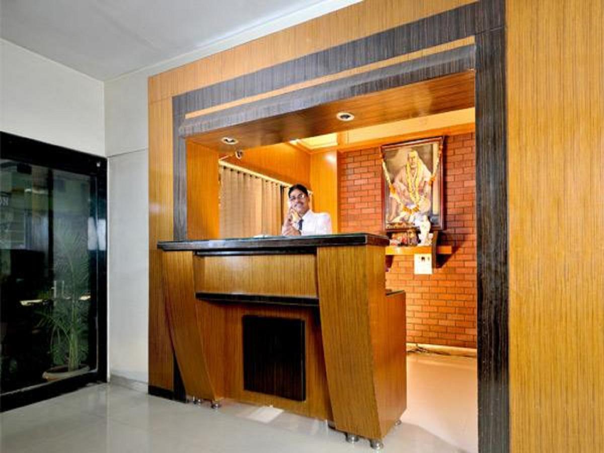 Hotel Shri Krishna Shirdi Buitenkant foto