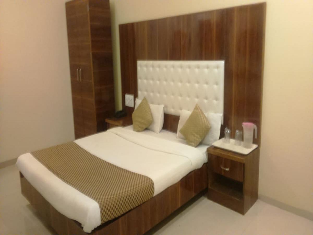 Hotel Shri Krishna Shirdi Buitenkant foto