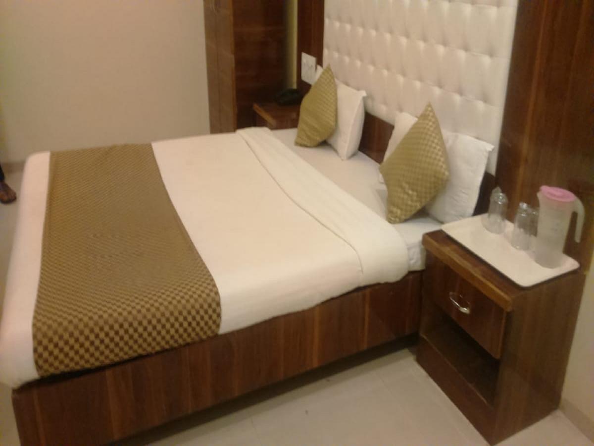 Hotel Shri Krishna Shirdi Buitenkant foto