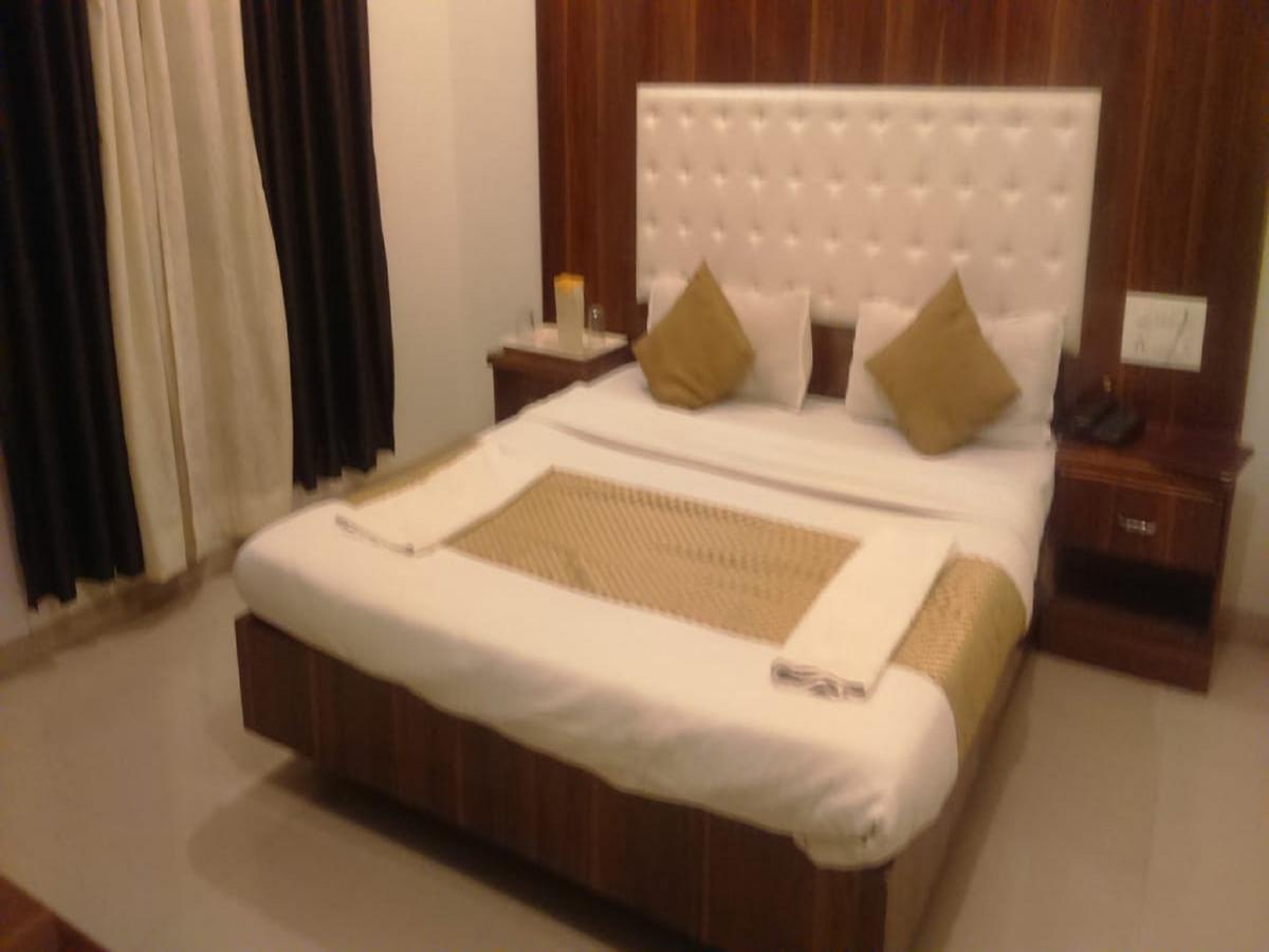 Hotel Shri Krishna Shirdi Buitenkant foto