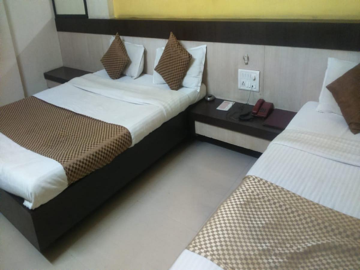 Hotel Shri Krishna Shirdi Buitenkant foto